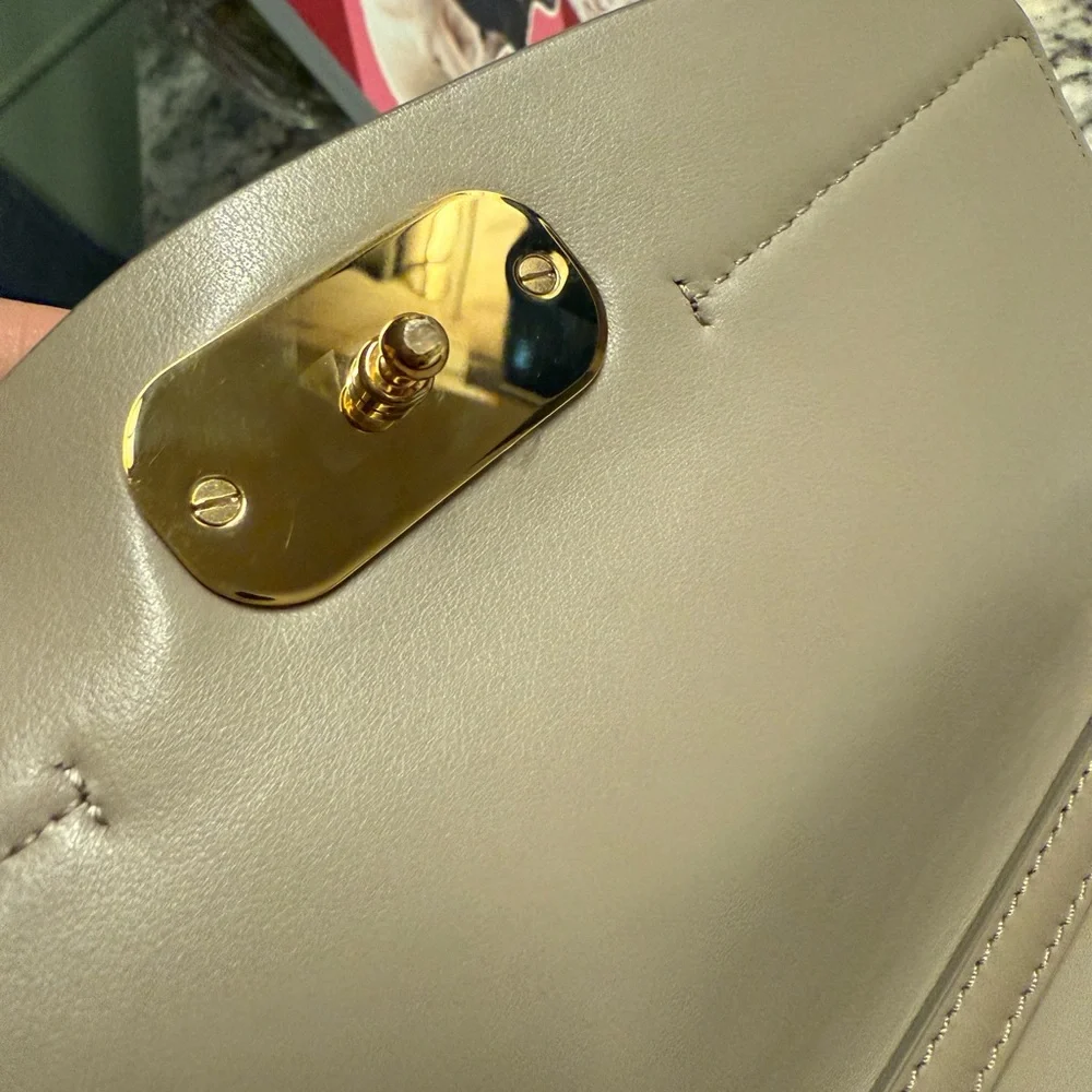 Chloé - Picture 3 of 14